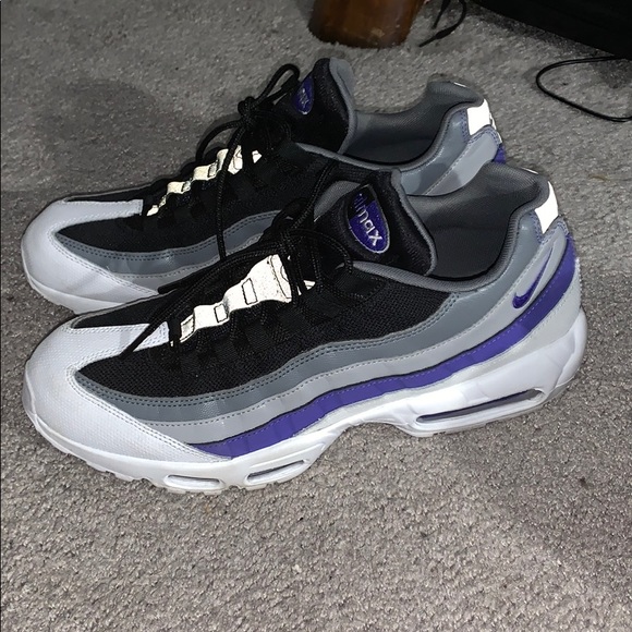 AirMaxs - Picture 2 of 4